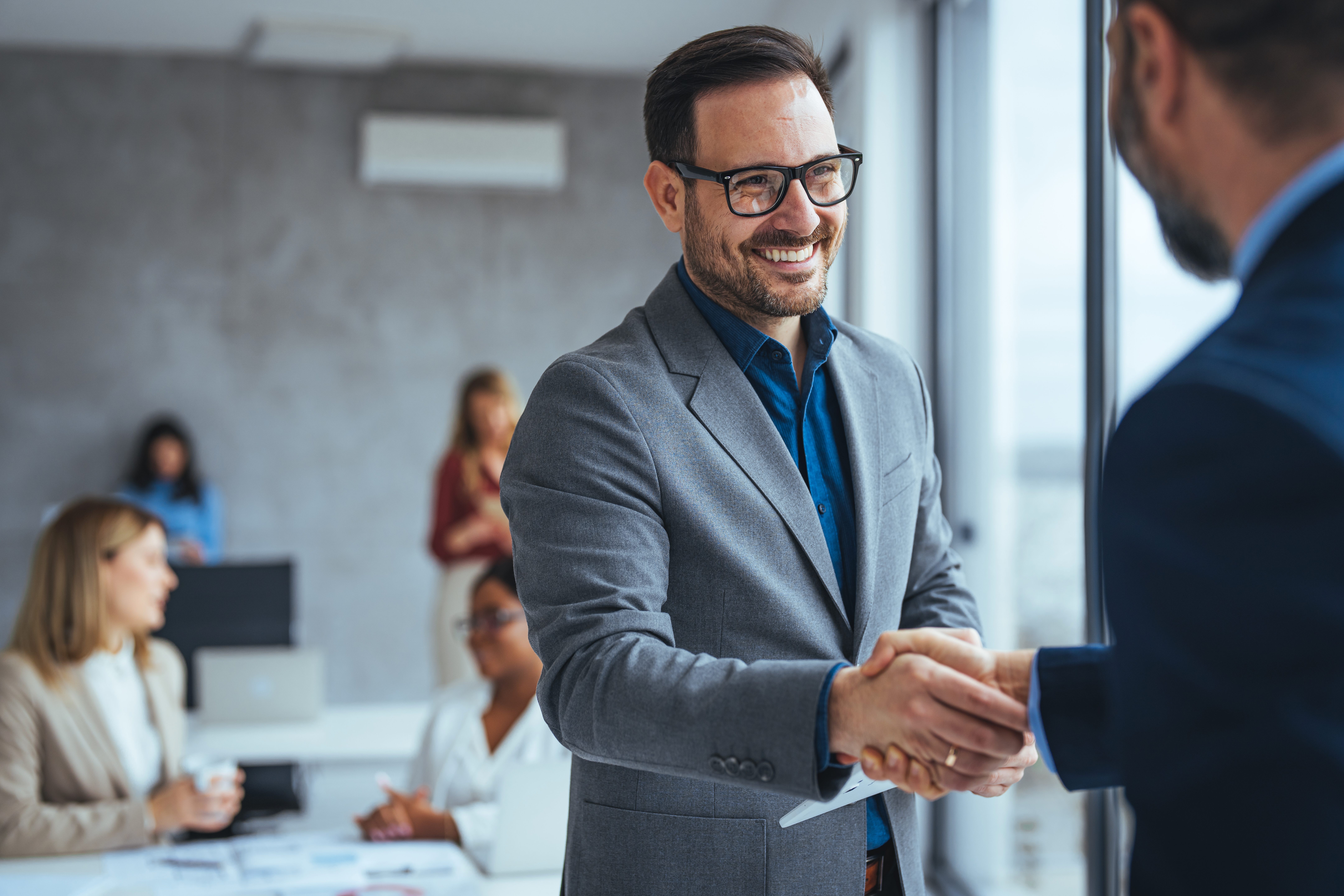sales person making great first impressions